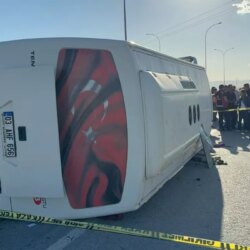 Afyonkarahisar’da Tekstil İşçilerini Taşıyan Midibüs ile Otomobil Çarpıştı
