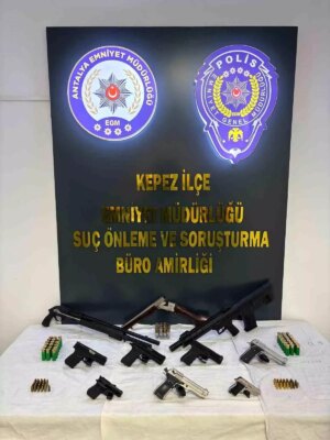antalyada huzur operasyonu 7 ruhsatsiz tabanca ve muhimmat ele gecirildi mWdTOMSl.jpg